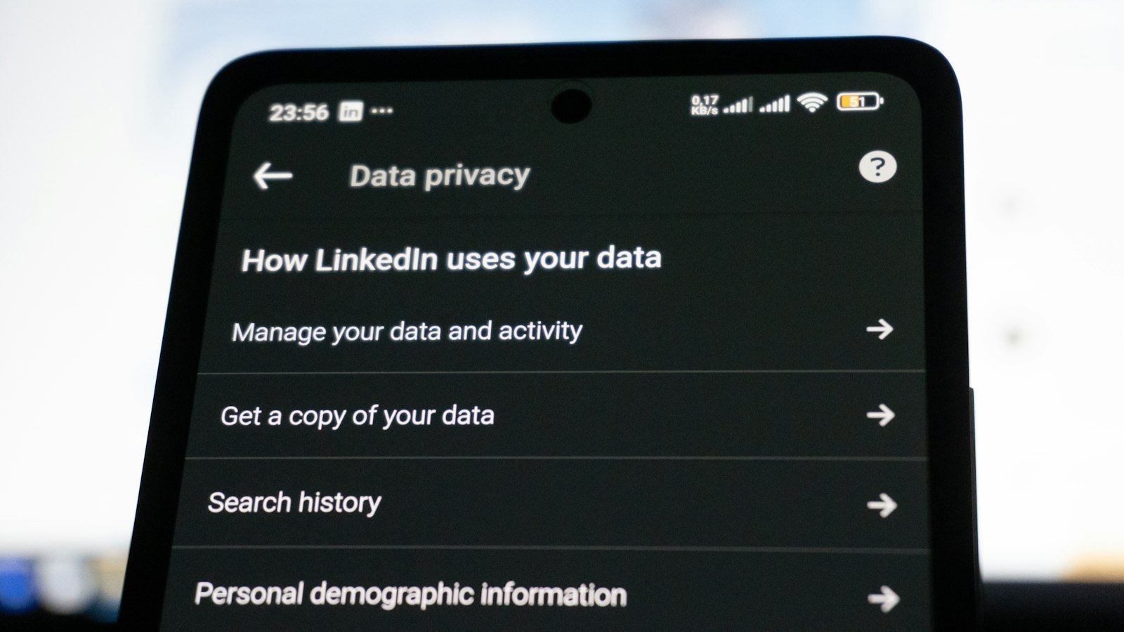 Como usar IA para transformar sua experiência em autoridade no LinkedIn