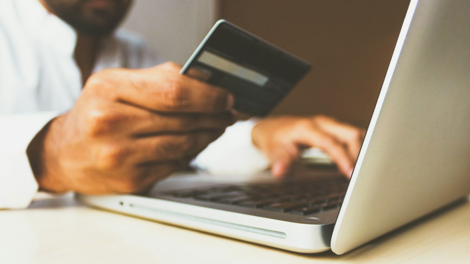 Landing page que converte: estrutura, texto e erros que afetam vendas